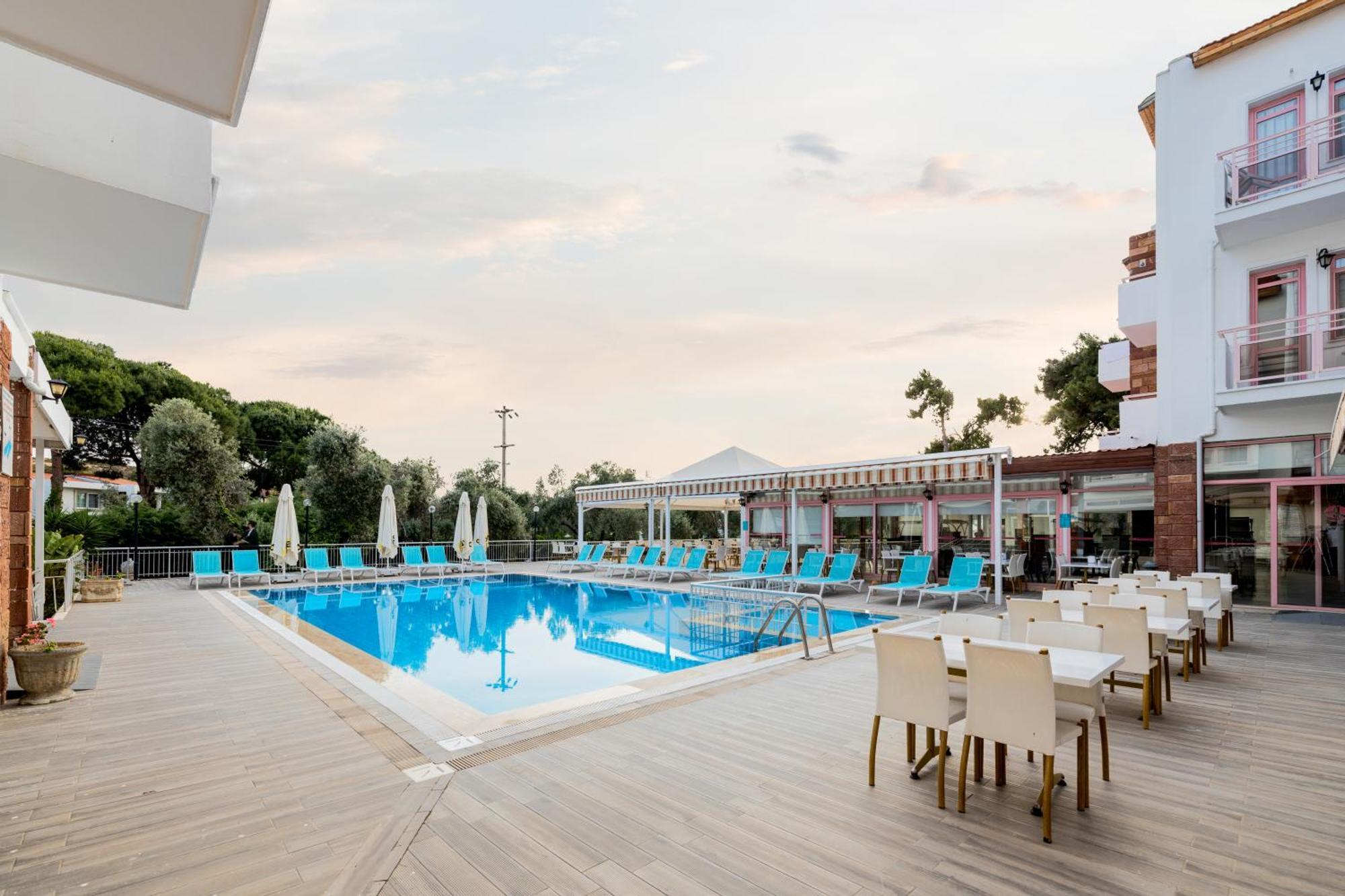 Hanedan Beach Hotel Foça Exterior foto