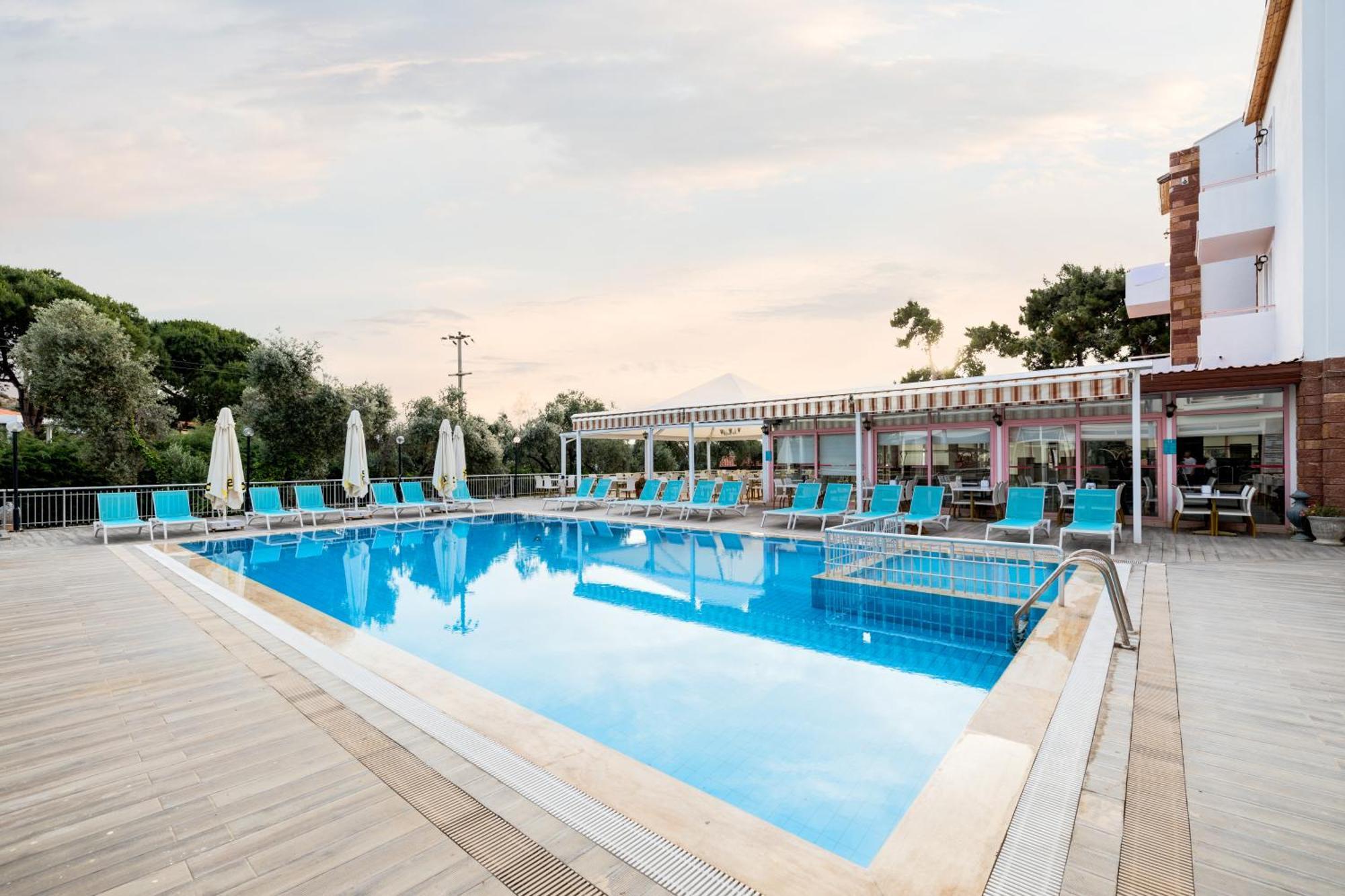 Hanedan Beach Hotel Foça Exterior foto